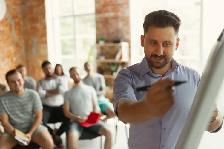 Beter communiceren op het werk met zakelijk Nederlands