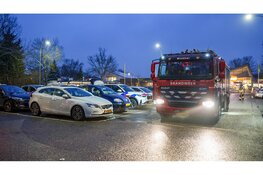 Oudere vrouw belandt met scootmobiel in water, omstanders redden slachtoffer