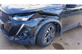 Auto's botsen bijna frontaal op elkaar in bocht Berkhout. Honden ongedeerd