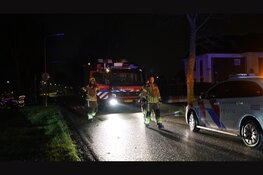 Auto ramt brug in Zwaag en komt meters verderop in sloot terecht