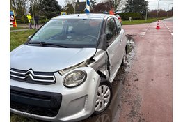 Veel schade bij botsing tussen twee auto’s in Zwaag