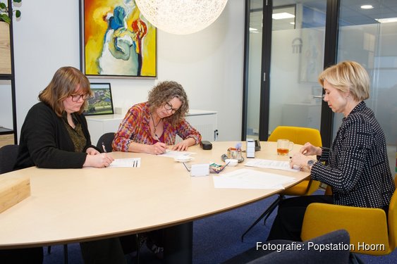 Popstation Hoorn tekent oprichtingsakte voor stichting