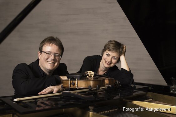 Niek van Oosterum en Saskia Viersen op piano en viool in de Oosterkerk!