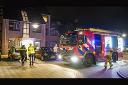 Brandweer haalt slachtoffer uit brandende woning in Hoorn