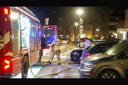 Brandweer haalt slachtoffer uit brandende woning in Hoorn