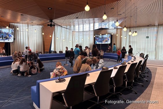 Hoornse basisscholen trappen Expeditie Duurzaam af in raadzaal