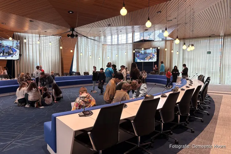 Hoornse basisscholen trappen Expeditie Duurzaam af in raadzaal