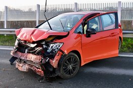 Flinke schade na eenzijdig ongeval op afrit A7/Westfrisiaweg