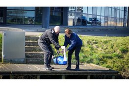 De brandweer en dierenambulance zijn vanmorgen opgeroepen voor een dier in nood aan de Strip in Zwaag