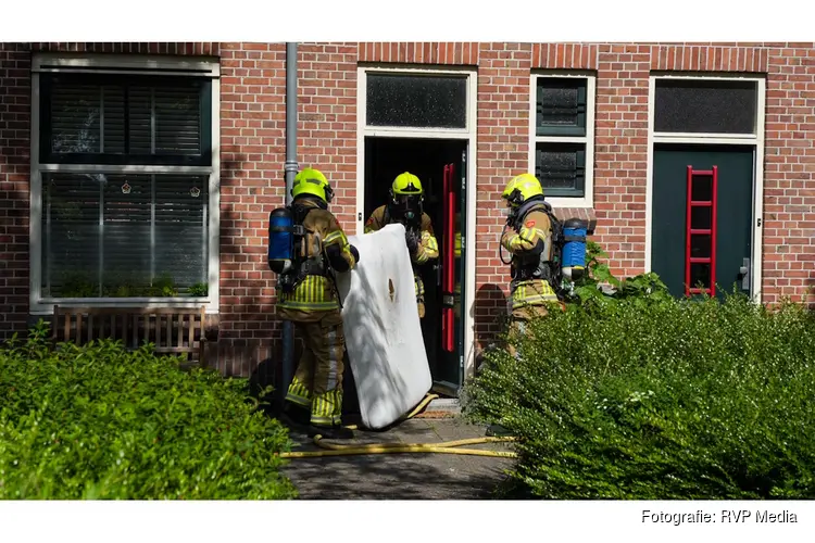Matras vliegt in brand in woning Hoorn