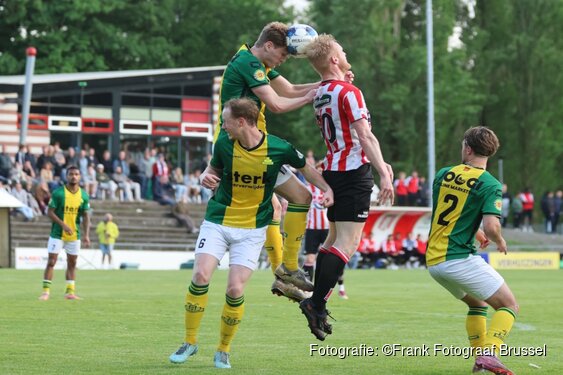 Hollandia knokt zich naast Huizen
