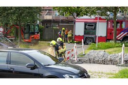 Auto vliegt in brand op parkeerplaats in Hoorn
