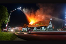 Uitslaande brand in restaurant Wijdenes, leuzen op muren geschreven