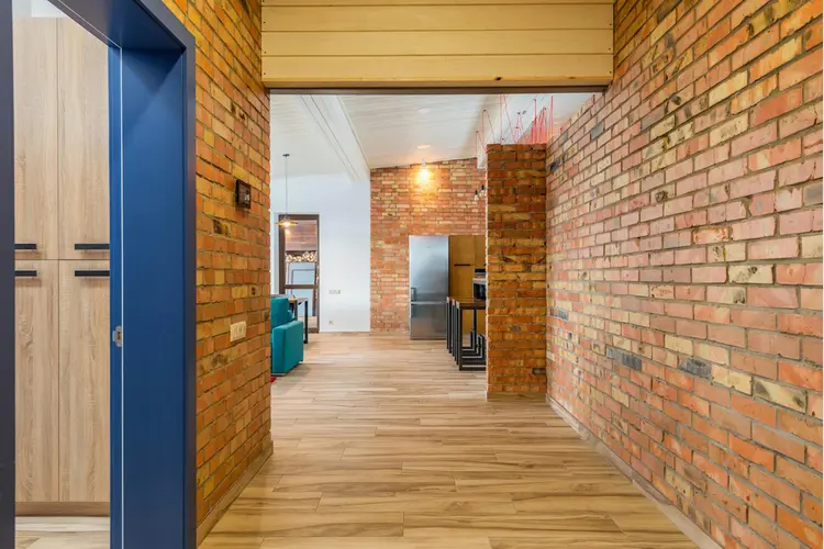 Welke vloer past het best bij een warm en modern huis