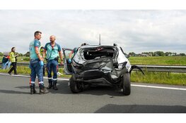 N307 bij Zwaagdijk afgesloten na forse kop-staartbotsing tussen twee voertuigen