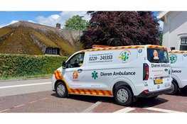 Dierenambulance Hoorn neemt nieuwe dierenambulance in gebruik