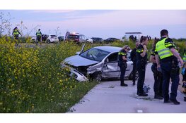 Gewonde na frontale botsing op dijk bij Hoorn