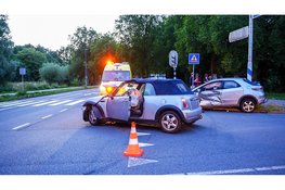 Schade na ongeval op kruising in Zwaag