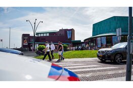 Politie houdt gesignaleerde verdachte aan bij schouwburg in Hoorn