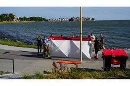 Persoon gereanimeerd nadat deze is aangetroffen in het Markermeer in Hoorn