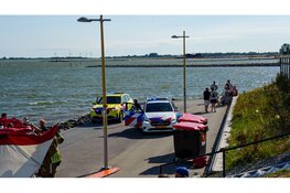 Persoon gereanimeerd nadat deze is aangetroffen in het Markermeer in Hoorn