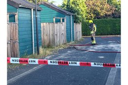 Fietsaccu in brand in schuurtje aan de Inlaagdijk in Zwaag