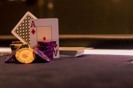 Waarom poker nog steeds blijft groeien als strategisch kaartspel