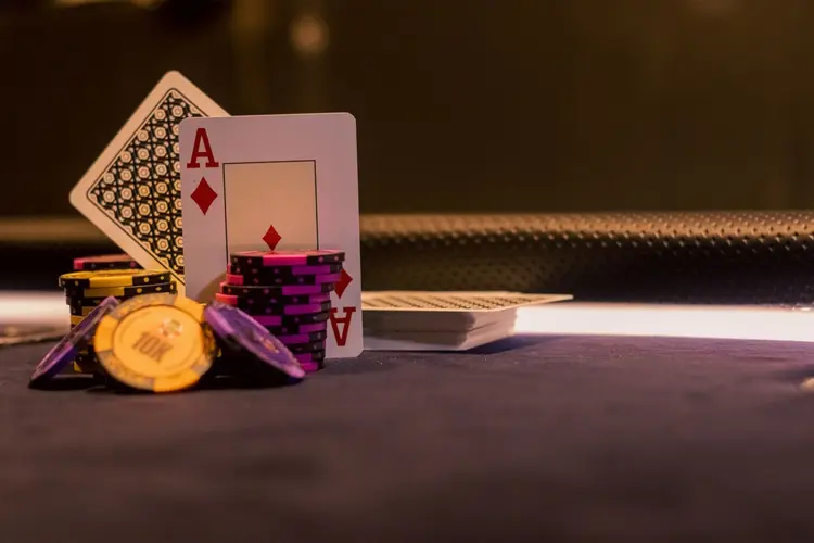Waarom poker nog steeds blijft groeien als strategisch kaartspel