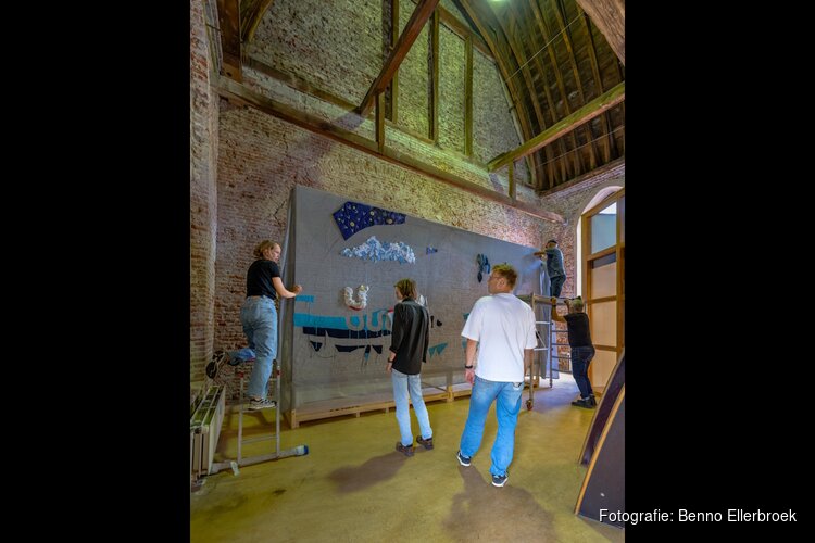 Wandkleed verhuist van Hotel Maria Kapel naar de Statenpoort