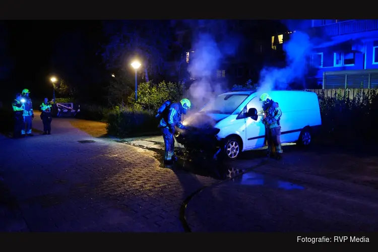 Bestelbus beschadigd door brand in Hoorn