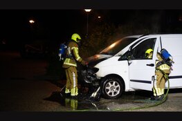 Bestelbus beschadigd door brand in Hoorn