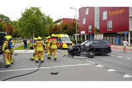 Motorrijder ernstig gewond na harde botsing op personenauto in Hoorn