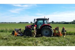 Trekker vat vlam tijdens maaiwerkzaamheden langs A7