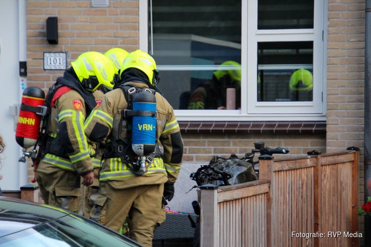 Motor uitgebrand in voortuin van woning Hoorn