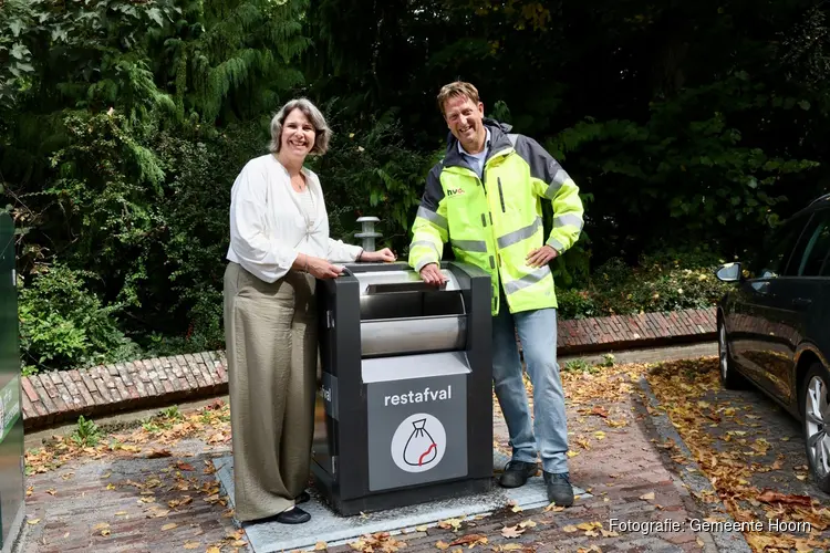 Ondergrondse afvalcontainers in binnenstad Hoorn in gebruik