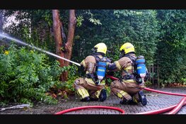 Grote brand in woning Zwaag, omliggende woningen ontruimd