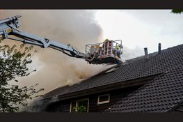 Grote brand in woning Zwaag, omliggende woningen ontruimd