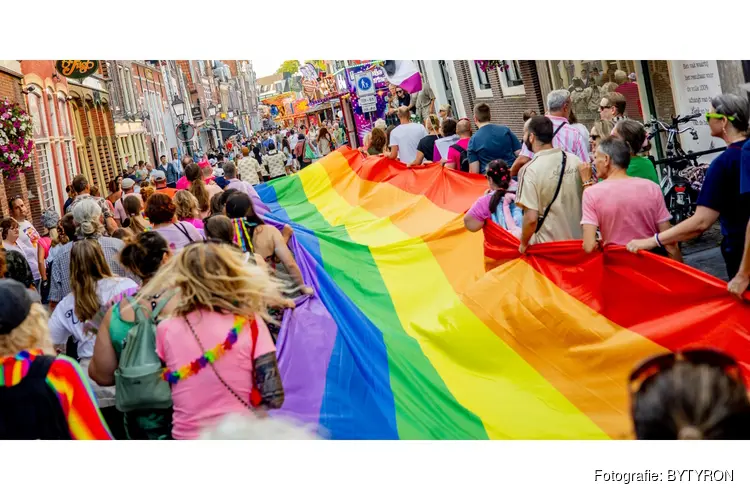 Hoorn kleurt alle kleuren van de regenboog tijdens de Regenboogweek
