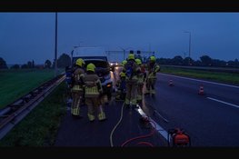 Brand in bekabeling van werkbus op A7, lange files op rijksweg