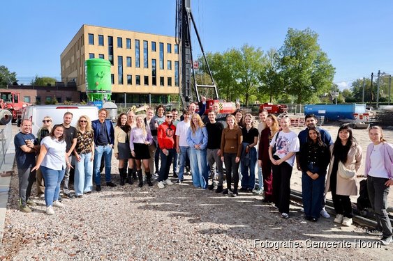Toekomstige bewoners vieren start bouw Pakhuis Dampten