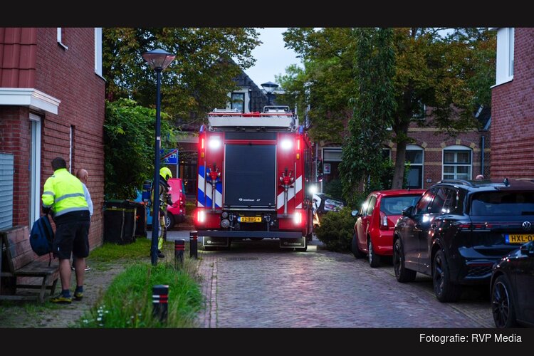 Scooter vliegt in brand in achtertuin in Hoorn
