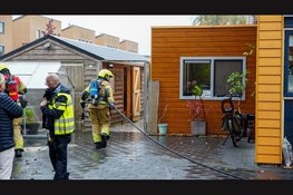 Brand onder overkapping in Hoorn snel onder controle