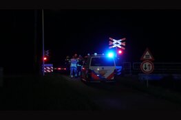 Grootschalige inzet hulpdiensten na vermoedelijke aanrijding op spoor bij Oudendijk