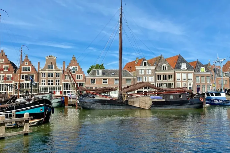 Spoed tussen smalle straten en volle terrassen: hulpverlening in een oude binnenstad