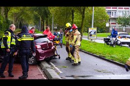 Twee gewonden na botsing tussen auto's op kruising De Weel in Hoorn