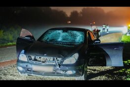 Twee zwaargewonden na aanrijding met auto op dijk in Hoorn