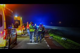 Twee zwaargewonden na aanrijding met auto op dijk in Hoorn