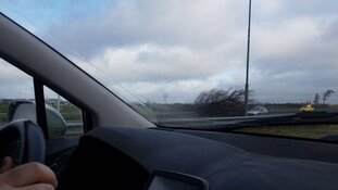 Vrachtwagen gekanteld op A7