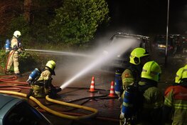 Wijk ontruimd na brand in busje