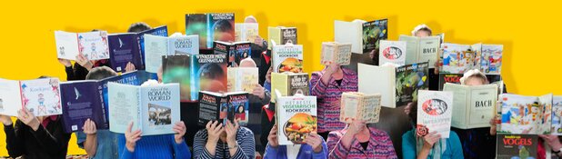 Grote boekenmarkt in Cultureel Centrum Pancratius Oosterblokker.